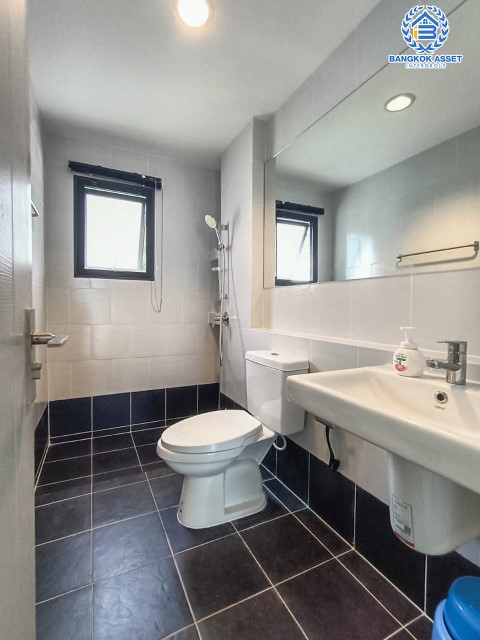 *****บ้านเดี่ยวมือสองย่านนนทบุรี ม.เพฟ ปิ่นเกล้า-ศาลายา เนื้อที่กว้างขวางมากถึง 54.40 ตร.ว. ฟังก์ชัน 3 ห้องนอน 3 ห้องน้ำ ที่จอดรถ 2 คัน บ้านสวยสไตล์โมเดิร์น มีพื้นที่รอบ ๆ บ้าน โครงการตั้งบนทำเลแห่งการเดินทาง เชื่อมต่อถนนกาญจนาภิเษก ใกล้รถไฟฟ้าสายสีแดงอ่อน "สถานีศาลายา" จองเลย!